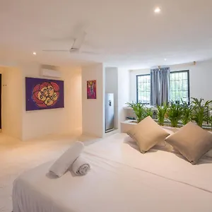 Apartment Art, Cancun
